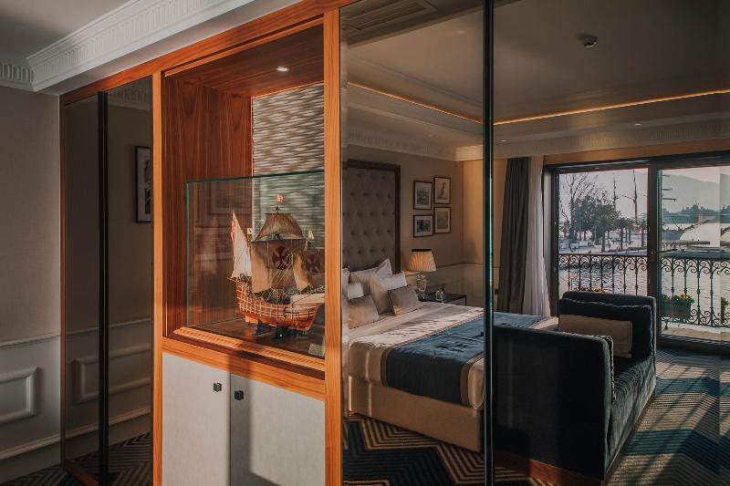 Boutique Hotel La Roche Tivat Ngoại thất bức ảnh